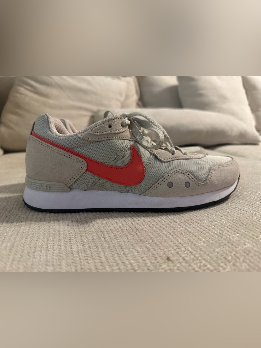 Nike Venture Runner Sneakers